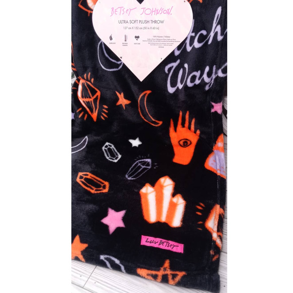Betsey Johnson Witch Way Halloween Throw 50" x 60" - New - Picture 2 of 4